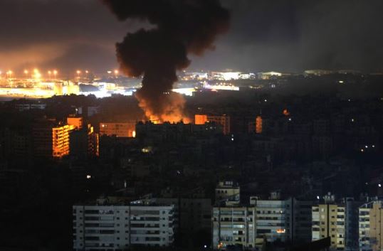 'युद्ध में हजारों लोगों के पलायन के बीच इजराइल ने लेबनान में अपनी बमबारी बढ़ा दी है | '